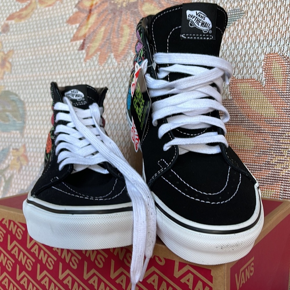 Vans Sk8-Hi
Dia De Los Muertos Black/
VNOA7Q5NBMW
WMNS sneakers - Picture 9 of 16